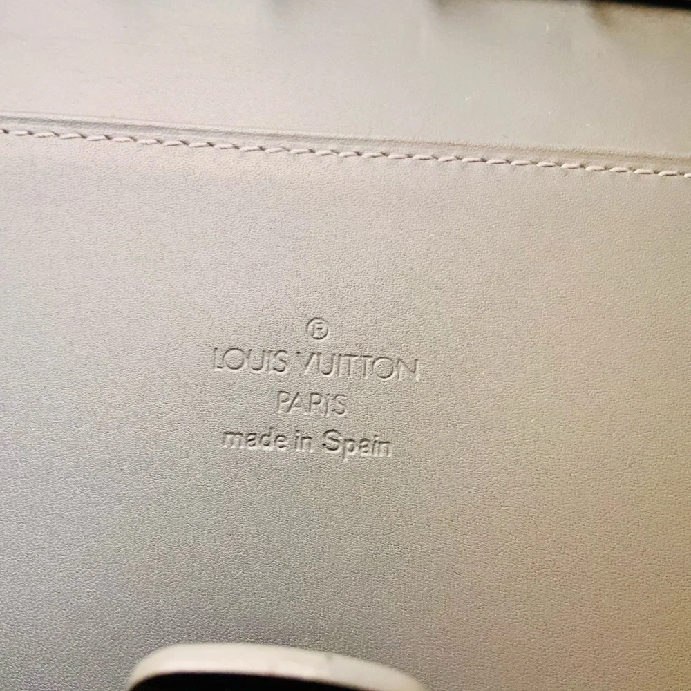 Louis Vuitton Authe EPI Leather with LV Box and Dust Bag